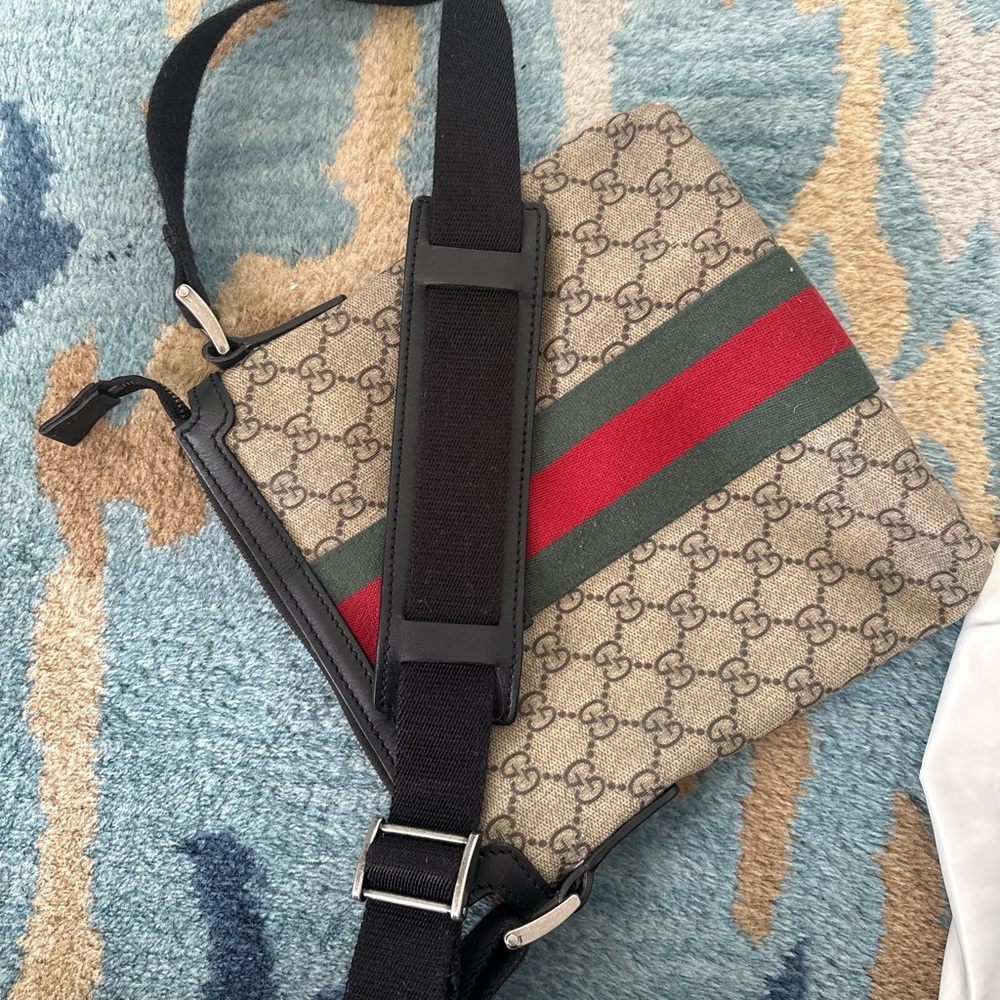 Gucci GG Supreme Flat Web Messenger Bag - Picture 8 of 9